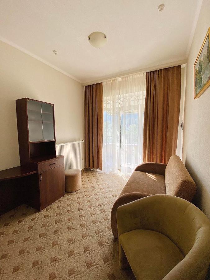Gerdan Hotel ยาเรมชา ภายนอก รูปภาพ