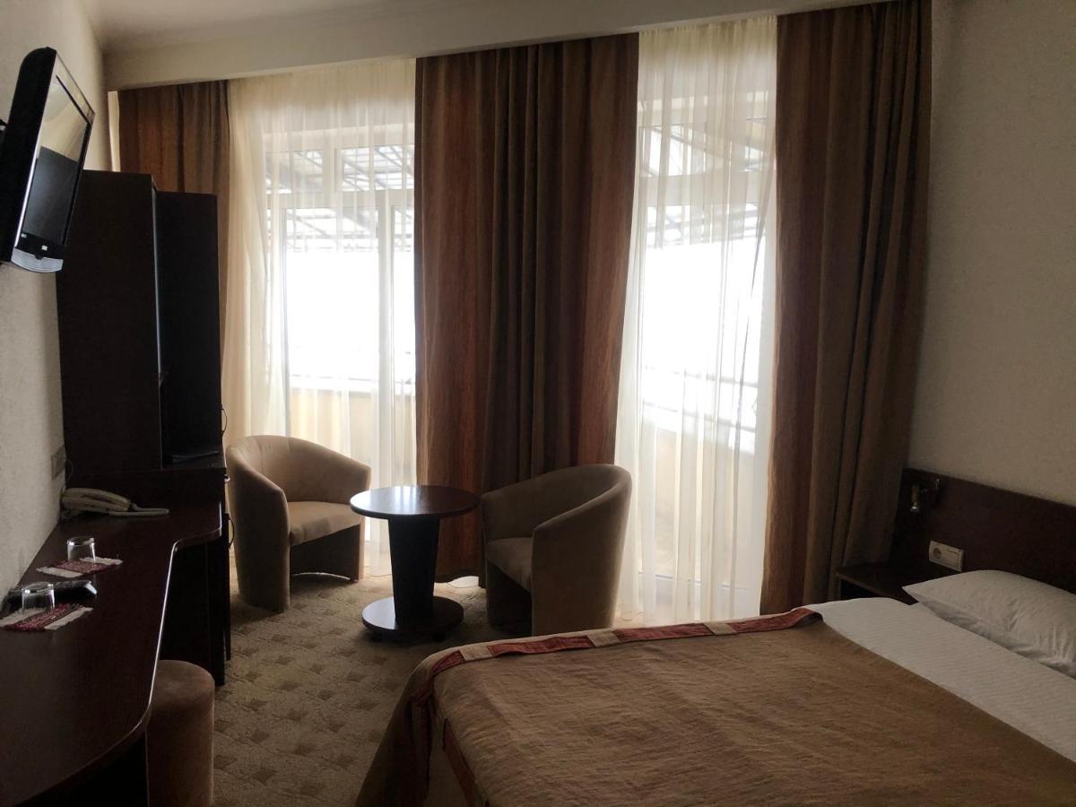 Gerdan Hotel ยาเรมชา ภายนอก รูปภาพ